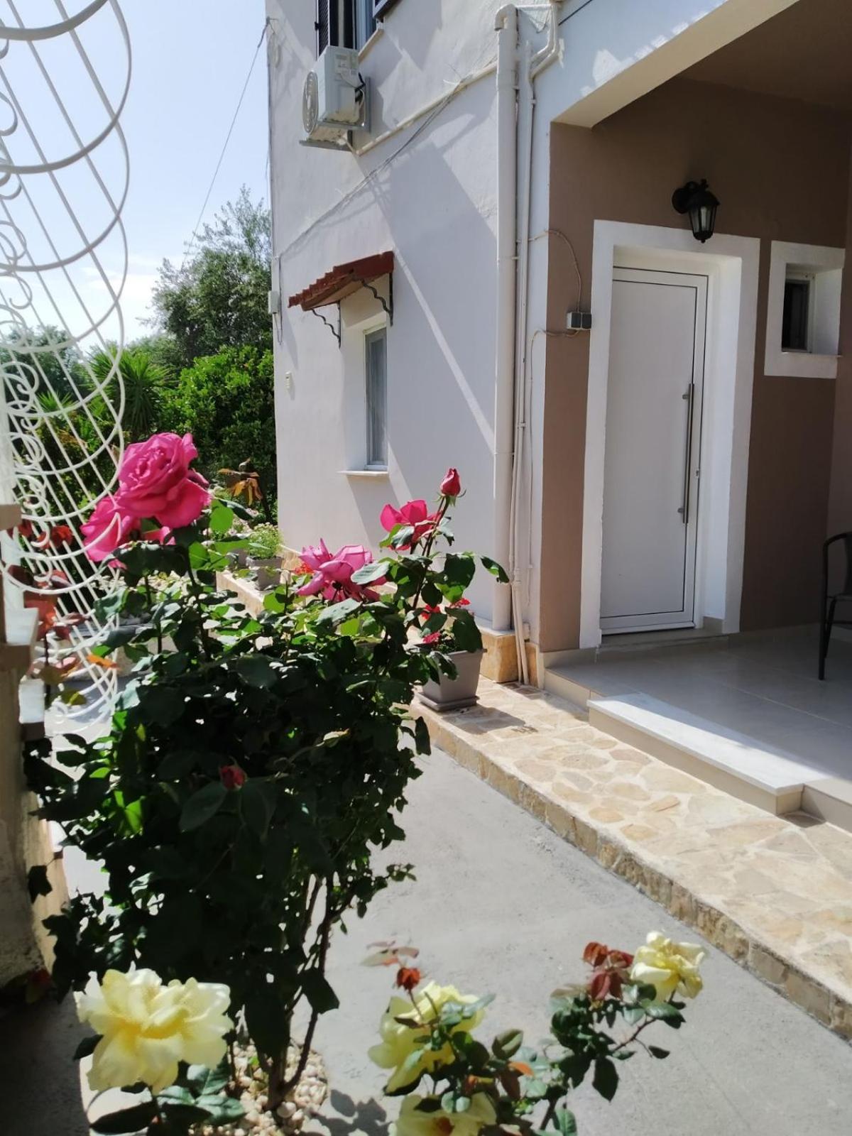 Trousas Apartments Рода Екстериор снимка